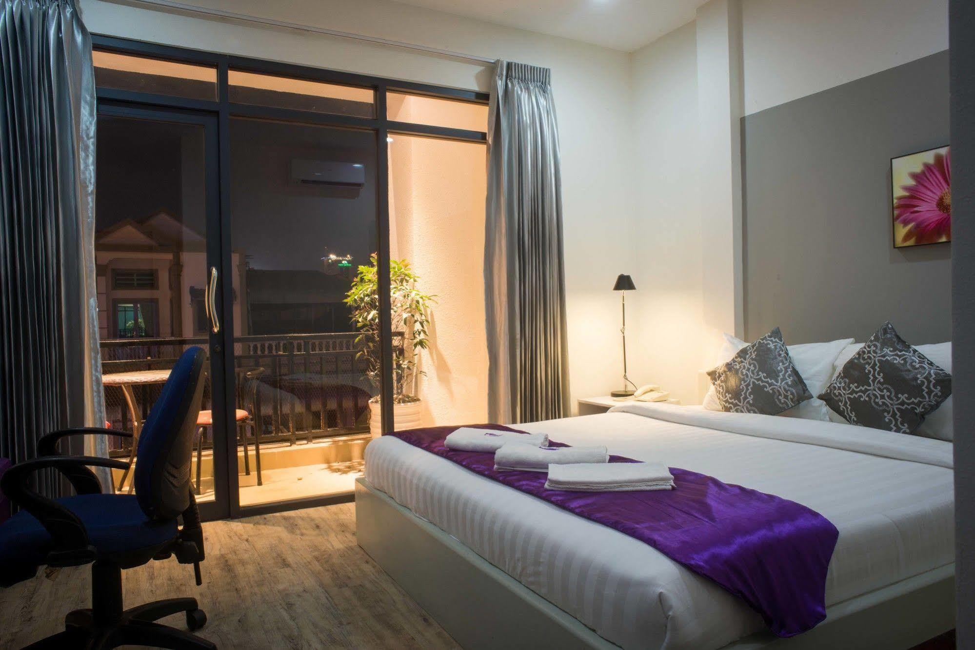 White Residence Hotel & Apartment Phnompenh Exteriér fotografie
